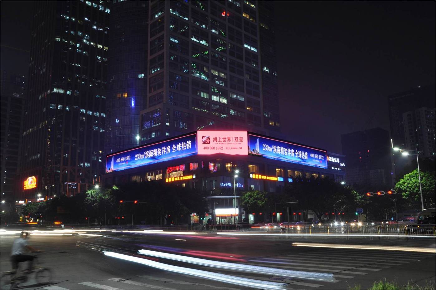 户外LED打屏幕广告牌